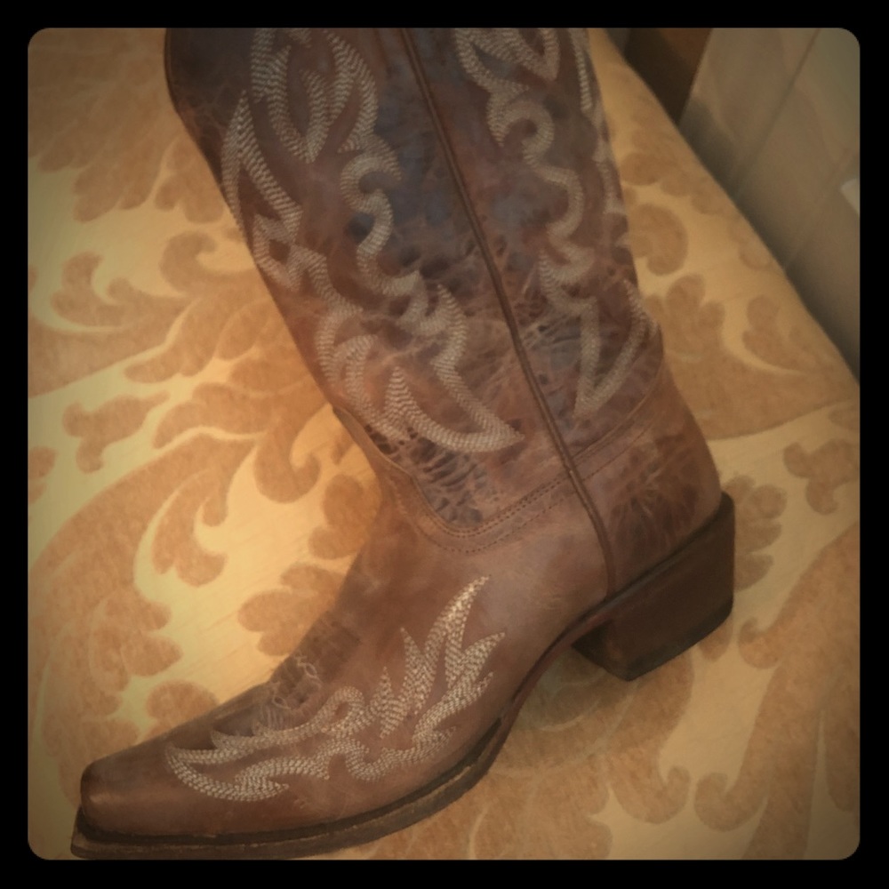 Authentic Shyanne boots